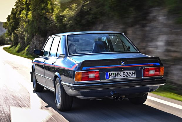 Miért nincsenek ma ilyen BMW-k? 1 A hangjában még megfürödhet az épp megelőzött autó