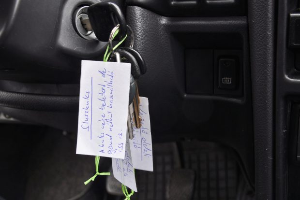 Melyik autó fogyaszt a legkevesebbet? 4 Kedves és gondos tulajtól kaptuk kölcsön a Swiftet, aki komplett használati utasítással segített a különféle kulcsok kiismerésében. A Swift kulcsai könnyen törnek