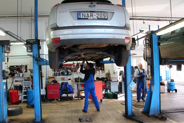 Amire minden használt autóban sokat fogsz költeni 1 Maszek műhelyben a 115 ezres kuplungszett beszerelése nagyjából 45 000 forintba került volna, a márkaszervizben az egész kijött 125 ezerből