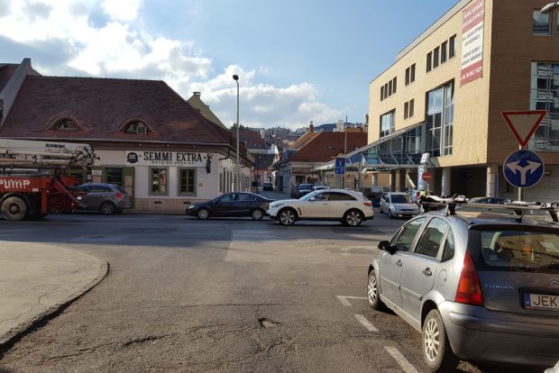 750 ezres bírsággal sokkoltak egy autóst 4 5