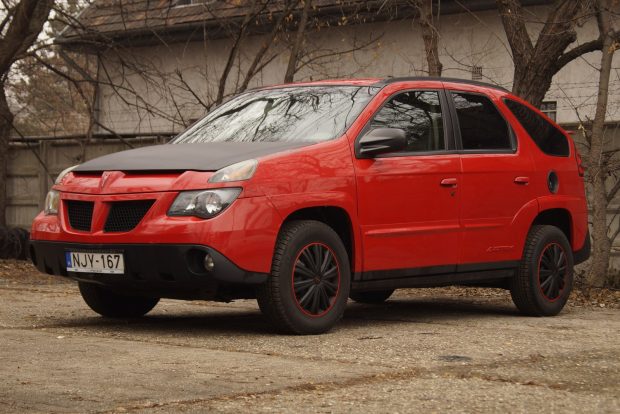 Kipróbáltuk a világ legcsúnyább autóját 2 Állítólag a Firebird Trans Am-et is bele kellene látnunk a formába. Jelentkezzen, aki látja!