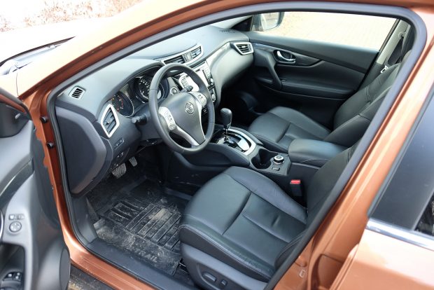Mit tud a mozdonyosabb dízellel a Nissan X-Trail? 4 Az utastérben nincs újítás: tágas, sok tárolóhellyel ellátott kényelmes családi autó az X-Trail
