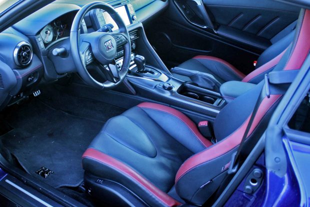 Ébren álmodni 1 Feljavított részletek, de a GT-R utastere nem sznoboknak való