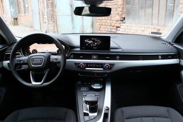 Alapmotorral is Audi az A4? 2 Széltében terjeszkedő vonalaktól tágasabbnak hat
