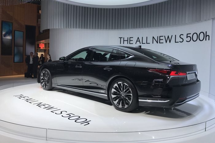 Gyalogost kerül az új Lexus 1 Kizárólag hosszított tengelytávvval készül az LS 500h
