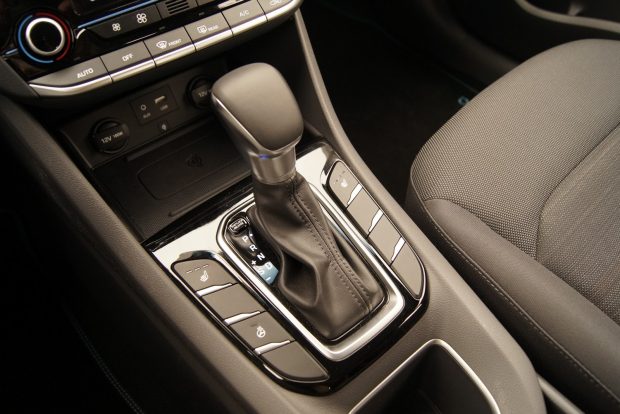 Prémiumhibrid a Hyundaitól 12 Erőteljes VW-csoportos utánérzés a váltókonzolon