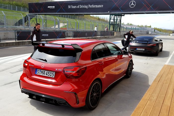 Mit ne csinálj egy kompakt Mercedesszel 4 3,3