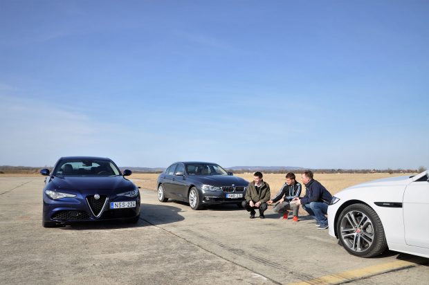 Mire megy az Alfa Giulia a 3-as BMW-vel és a Jaguar XE-vel? 17 Balról jobbra a tesztbrigád: Csordás Gábor az Autó és Stílustól, középen Csepreghy Dániel majd a szerző a Vezesstől. A trióból a 3-as BMW a legjobb autó és a Jaguar XE is nívós konkurens, de mindhármunkat meggyőzte az Alfa, hogy helye van a prémium mezőnyben