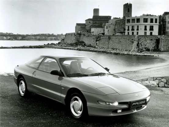 Ilyet sem látsz már új autón 2 Ford Probe gömbölydedségét enyhén turbina hatású kerekek hangsúlyozzák