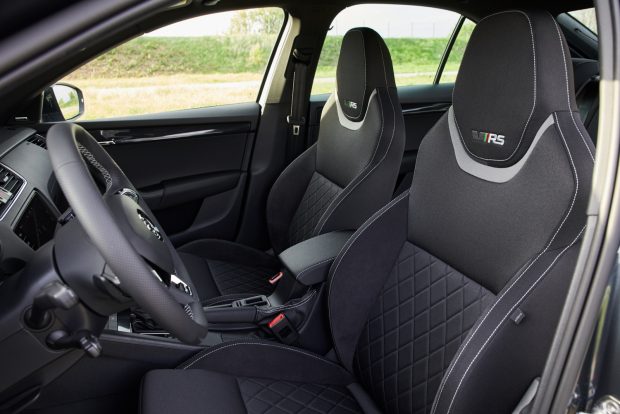Mit tud a leggyorsabb és a legmagasabb Škoda? 2 Az RS ülései