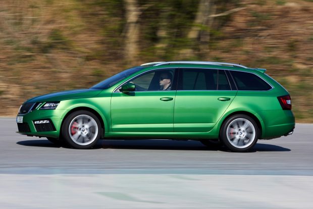 Mit tud a leggyorsabb és a legmagasabb Škoda? 7 Kombikasztnival szinte észrevehetetlen, hogy ez egy RS Octavia