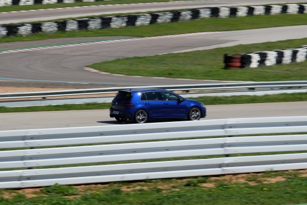 Volkswagen Golfok, a legerősebbtől a legtisztábbig 6 Versenypályán is kulturált figura a Golf R