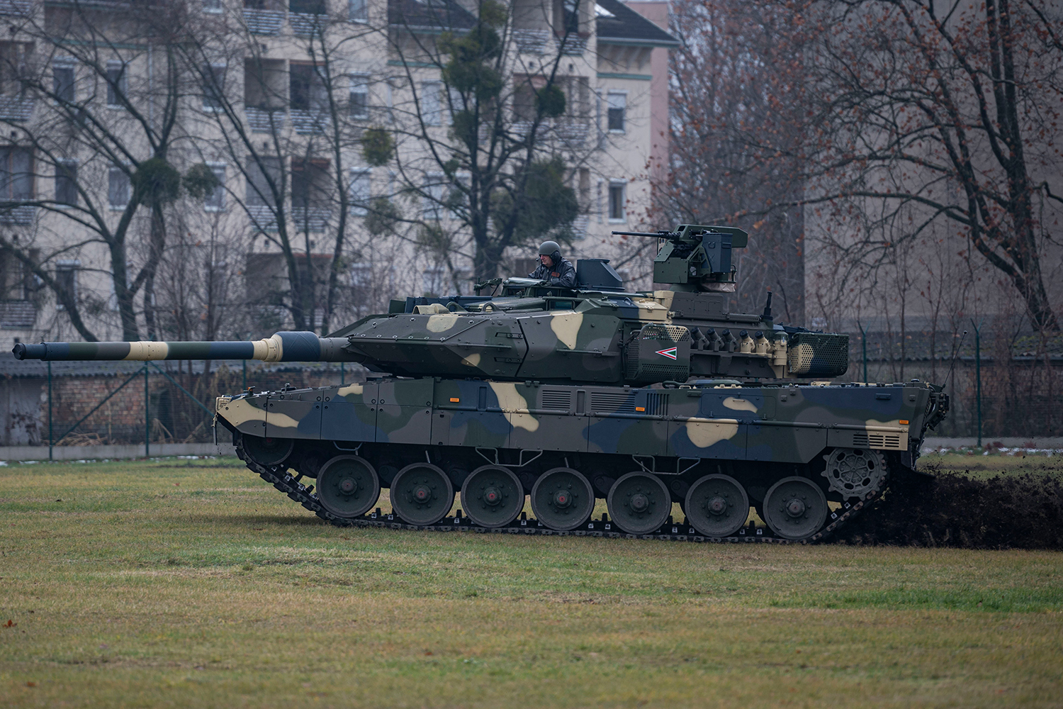 Itt a magyar hadsereg új fegyvere Leopard A7 bemutató Vezess