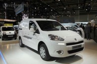 Ennek ellenére hazánkban is vannak pozitív fejlemények, mert a Peugeot a minimális kereslet dacára is elérhetővé teszi az elektromos Partnert