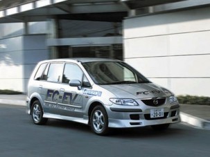 Utcai próbán az üzemanyagcellás Mazda Premacy