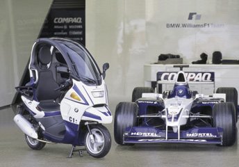 Forma-1-es BMW robogó