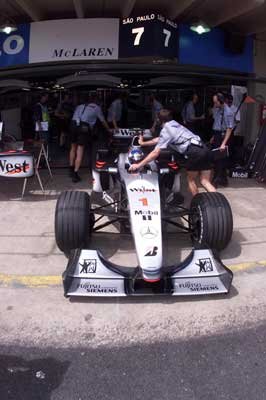 27-én két órán keresztül ingyen tankolás egy budapesti ÖMV kútnál