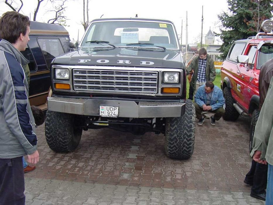 Speciális futóművel érkezett a találkozóra a Ford Bronco Ranger