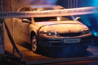 Az űrből érkezett Magyarországra a Renault Laguna - sugallta a hazai sajtóbemutató