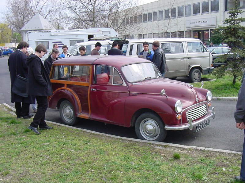 A parkolóban is volt mit csodálni. A képen egy Morris Minor woody