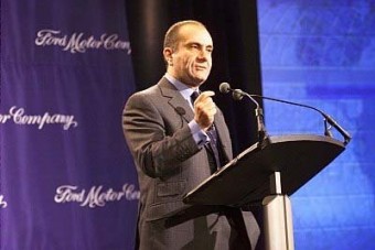 12,1 millió dolláros fizetés a Ford főnökének