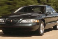 A jelenlegi Lincoln luxuskupé, a Mark VIII