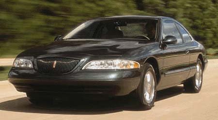 A jelenlegi Lincoln luxuskupé, a Mark VIII