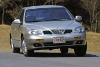 A Nissan összes modelljéhez, a Daewoo a Leganzához kínál 5 éves garanciát