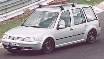 Az első kémfotó a Volkswagen Golf egyterűről