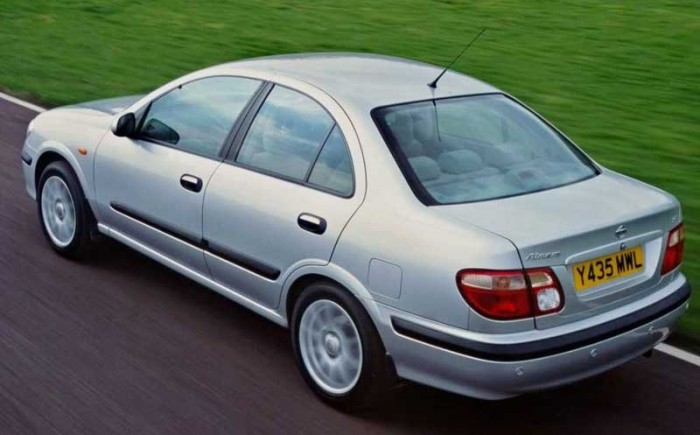 Almera limuzin Angliából