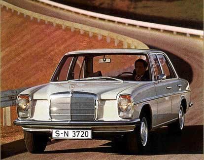 1968 és 1976 között volt gyártásban a W114-115-ös Mercedes. 114 volt a hathengeresek kódja, 115 a négy és öthengeres dízeleké és benzineseké. 80 lóerős, öthengeres, háromliteres dízelmotorjával a 240 D 3.0 korának legerősebb dízel limuzinja volt