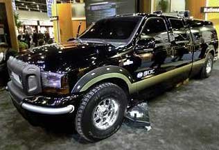 Füstokádó, olajat köpő harci teherautó