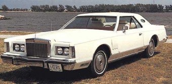 Kalapács alatt Elvis autói