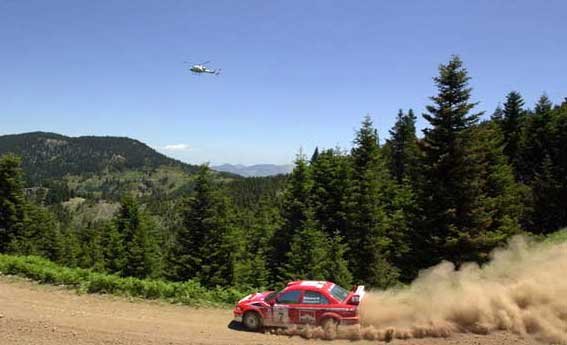 Mivel Tommi Makinen minden szakaszon elsőként hajtott át, meggyűlt a baja az utak minőségével