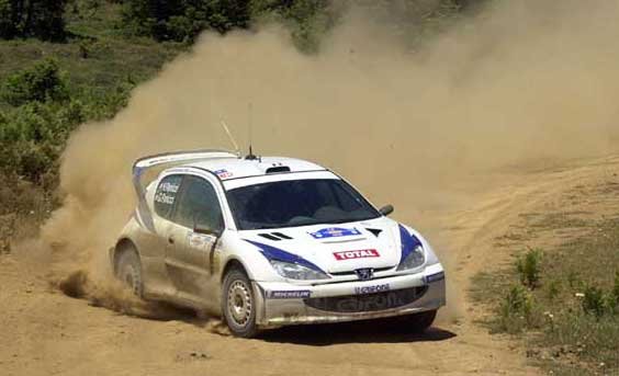 Lehet, hogy jobban járt volna a Peugeot, ha Panizzi fivéreket nevezi a versenyre. Ők ugyanis az összetett verseny hatodik helyén állnak az első nap után