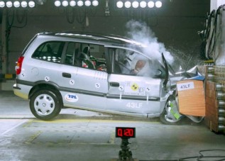 Opel Zafira - Háromcsillagos biztonság
