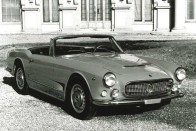 Az ötvenes évek végén, a hatvanas évek elején készült a Maserati 3500 GT Cabrio. Hathengeres motorja 220 és 235 lóerő között teljesített