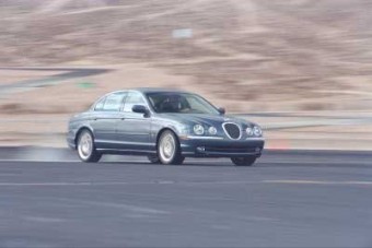 Öblösebb motorok a Jaguar S-Type-ban