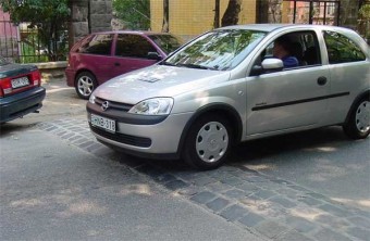 Automatikusan lesüllyedő fekvőrendőr New Yorkban