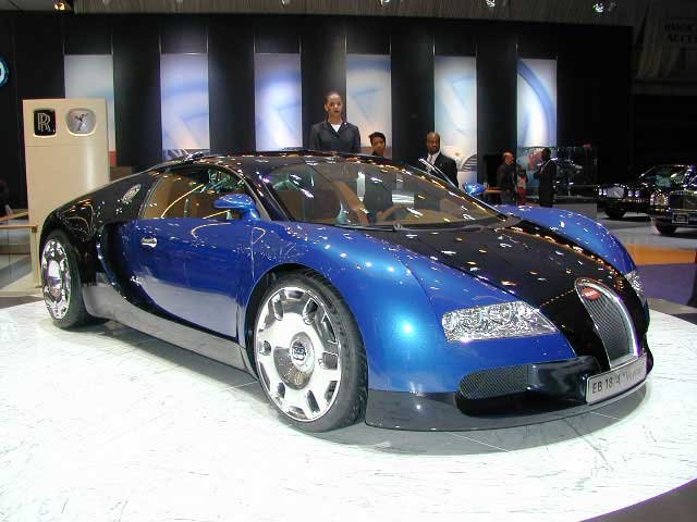 A Bugatti EB 16ˇ4 Veyront 2003-tól gyártják. Motorja 7993 köbcentis, nyomatéka 1250 Nm 2200 és 5500 között, teljesítménye 1001 lóerő. 400 kilométer/óra  feletti végsebességet érhet el a tervezett 1200 lovas változat