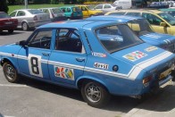 Nézd apu, Dacia versenyautó! - vágják rá a fiatalabbak, miközben az idősebbek elismerően csettintenek a Renault 12 Gordini láttán
