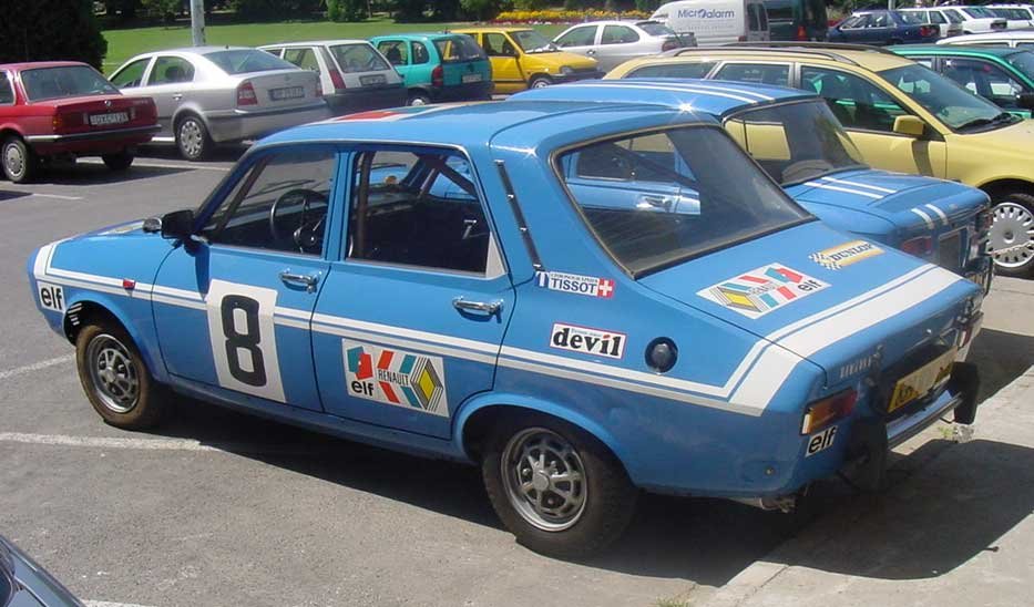 Nézd apu, Dacia versenyautó! - vágják rá a fiatalabbak, miközben az idősebbek elismerően csettintenek a Renault 12 Gordini láttán
