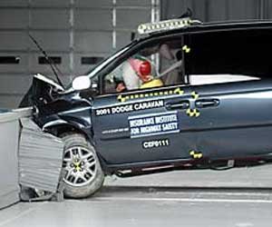 Chrysler Voyager törésteszt – gyenge szereplés