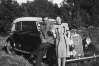 1936-ban, a Mercedes 170 V megjelenése idején Magyarországon fellendülőben volt az autókereskedelem. Az év első három hónapjában 417 új autót adtak el. Magyarországon 5850 pengő volt egy 170 V Cabriolet B vételára