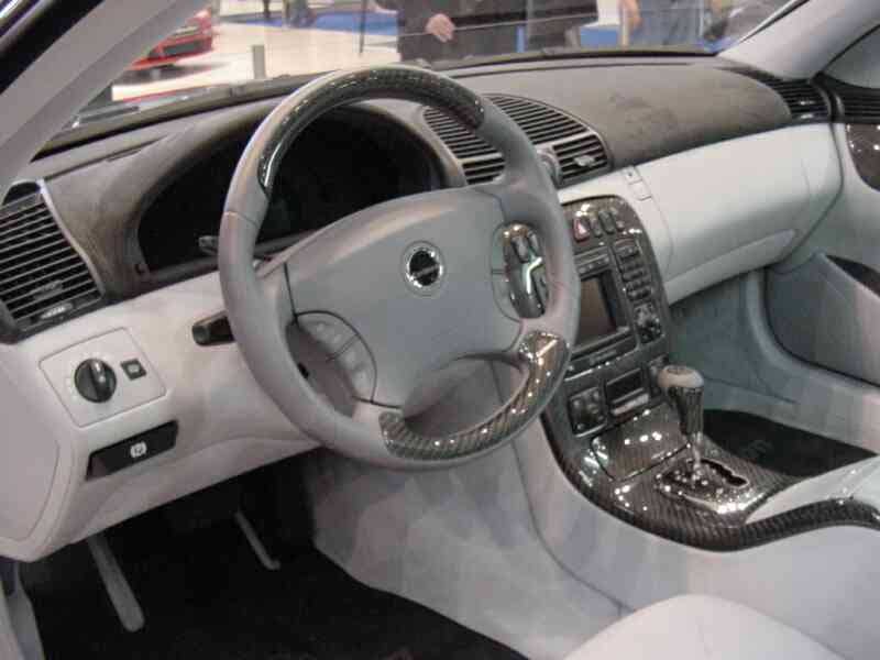 10709_83825_1000x700.jpg | Vezess | Vezess A bőr és karbon a sportos elegancia érzését kelti