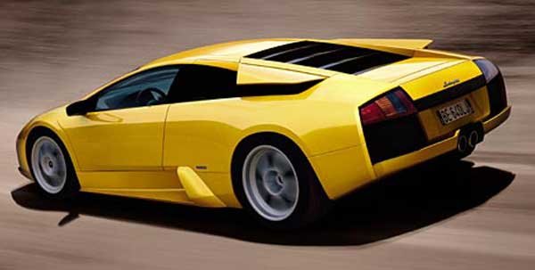 Megmaradt a Lamborghini Diablonál megszokott ék alakú forma