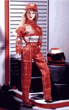 Barbie baba Ferrari overallban