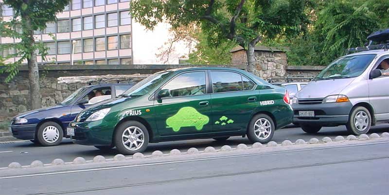 A Margit körúti dugóban csak az elektromos motor jár, így ilyenkor null-emissziós a Prius