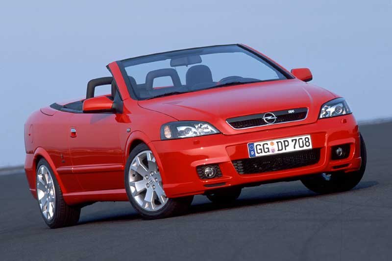 17 colos könnyűfém felniken gördül az Astra Cabrio Linea Rossa