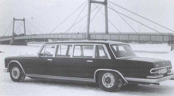 A 600 Pullmann az egyik legelső autó volt, amelybe autótelefont és képmagnót szereltek